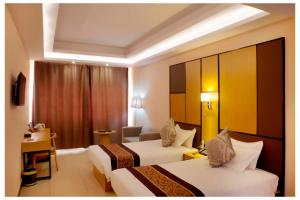 Postel nebo postele na pokoji v ubytování 2000 Hotel Downtown Kigali
