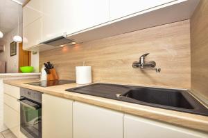 Kuchyňa alebo kuchynka v ubytovaní Apartman Robertino 1966