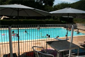 Photo de la galerie de l'établissement Village Camping Les Vignes, à Puy-lʼÉvêque