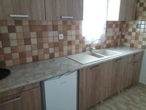 Kuchyň nebo kuchyňský kout v ubytování Nikolakakis Rooms Lavrio