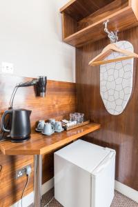 Kuchyň nebo kuchyňský kout v ubytování Chester Hotel
