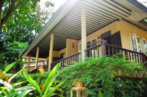 a house with a porch and a balcony at Samed Villa Resort in Ko Samed