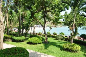 a garden with a view of the beach at Samed Villa Resort in Ko Samed