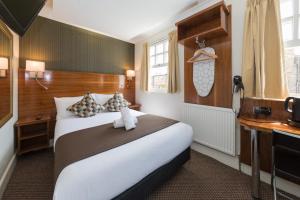 Postel nebo postele na pokoji v ubytování Chester Hotel