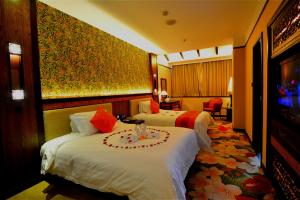Un pat sau paturi într-o cameră la Riyuegu Hotsprings Resort