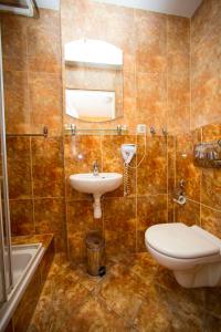 Koupelna v ubytování Hotel Roko