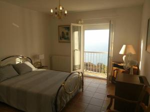 A bed or beds in a room at A Villa St Michel