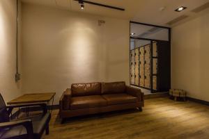 Et sittehjørne på Mini Voyage Hostel