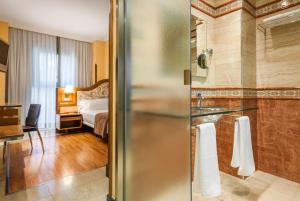 Koupelna v ubytování Hotel Julia