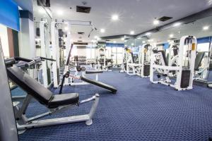 Fitness centrum a/nebo fitness zařízení v ubytování Grand Tower Inn Rama 6 + 25 fotografií