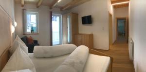 Televízia a/alebo spoločenská miestnosť v ubytovaní Appartement Kneisl