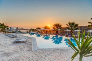 Bazén v ubytování Sunrise Beach Suites nebo v jeho okolí + 37 fotografií