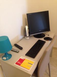 Telewizja i/lub zestaw kina domowego w obiekcie Casa Comasia