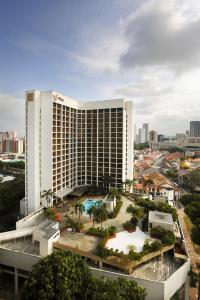 uma vista aérea do trunfo do casino internacional de hotéis em Village Hotel Bugis by Far East Hospitality em Singapura
