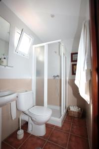 a bathroom with a shower and a toilet and a sink at Ático con Encanto in Sanlúcar de Barrameda