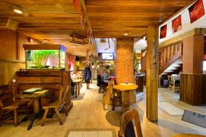 拉杜瑞酒店餐厅或其他用餐的地方