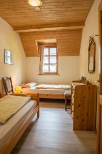 Un pat sau paturi într-o cameră la Ferienhaus Marie