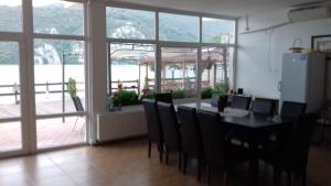 Fotografie z fotogalerie ubytování Casa Adrian v destinaci Eşelniţa
