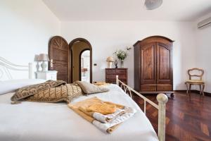 a bedroom with a bed with towels on it at villa Maiani Travelmoods villas in Mazara del Vallo +26 photos