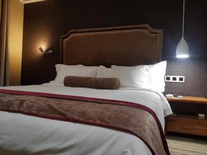 La Signature Guest house tesisinde bir odada yatak veya yataklar
