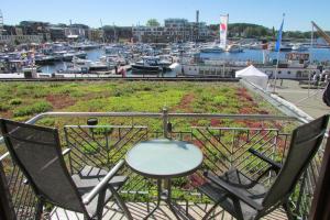 a table and chairs on a balcony with a marina at Ferienwohnung Reinersmann in Waren