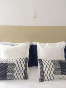 Una cama o camas en una habitación de The Mantarraya Outpost