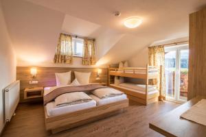 Rúm í herbergi á Haus Reintal