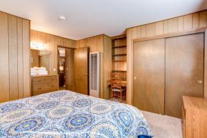 Ένα ή περισσότερα κρεβάτια σε δωμάτιο στο 9B Deer Hollow +14 φωτογραφίες