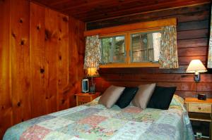 a bedroom with a bed and a window at 8 Nugents Nest in North Wawona