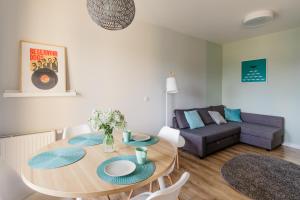 Część wypoczynkowa w obiekcie Apartamenty City View od WroclawApartament-pl