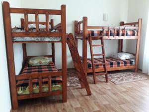 Palanda nebo palandy na pokoji v ubytování Hostel Korona