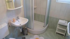 Koupelna v ubytování Apartments Barić Kučište
