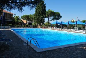 The swimming pool at or close to Hotel Ristorante Il Gabbiano