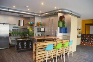 Kuchyň nebo kuchyňský kout v ubytování Do Step Inn Central - Self-Service-Hostel