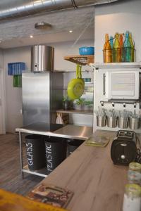 Kuchyň nebo kuchyňský kout v ubytování Do Step Inn Central - Self-Service-Hostel