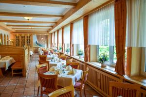 Restaurace v ubytování Hotel Seeblick + 21 fotografií