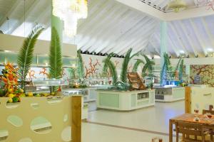 Un restaurante o sitio para comer en Grand Palladium Punta Cana Resort & Spa - All Inclusive