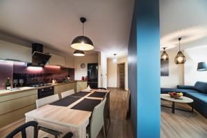 Kuchyňa alebo kuchynka v ubytovaní Apartament Bujwida od WroclawApartament-pl