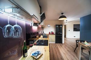 Kuchyňa alebo kuchynka v ubytovaní Apartament Bujwida od WroclawApartament-pl