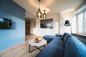 Televízia a/alebo spoločenská miestnosť v ubytovaní Apartament Bujwida od WroclawApartament-pl