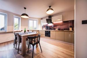 Kuchyňa alebo kuchynka v ubytovaní Apartament Bujwida od WroclawApartament-pl