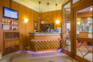 Lounge alebo bar v ubytovaní Hotel Verona Rome
