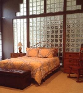 A bed or beds in a room at Mill Creek Gardens