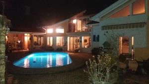 Bazén v ubytování Vintage Luxurious house nebo v jeho okolí