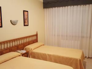 Łóżko lub łóżka w pokoju w obiekcie Hotel La Costera