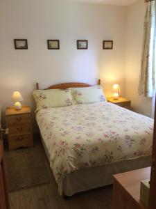 A bed or beds in a room at Country Garden House Holiday Homes