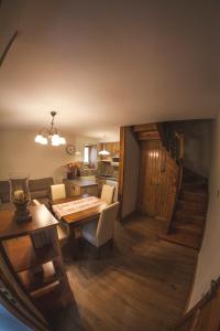 A kitchen or kitchenette at La Borda de Garbi Még 29 kép