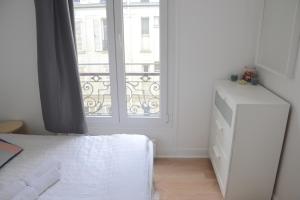 Łóżko lub łóżka w pokoju w obiekcie Longchamp Apartment