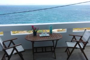 Φωτογραφία από το άλμπουμ του Overlooking the blue sea στη Ραφήνα