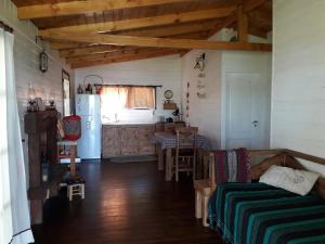 a kitchen and a living room with a table and a refrigerator at MauMari in Tigre
